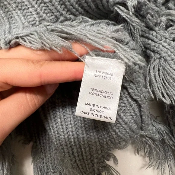 Love Tree Women's Blue Frayed Hem V-Neck Sweater - Picture 3 of 3